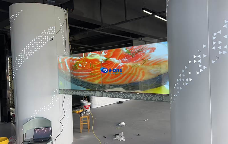 武漢某展廳啟用OLED透明屏，企業(yè)展示煥新顏